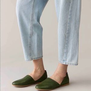 EUC MIZ MOOZ KIMMY FLATS I
IN KIWI SIZE EU 41 US 9.5 - 10